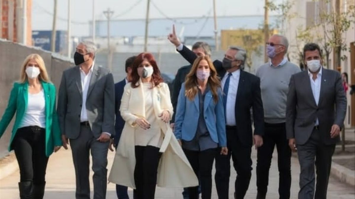 Alberto Fernández y Cristina Kirchner encabezan la entrega de la vivienda 20 mil de la gestión post thumbnail image