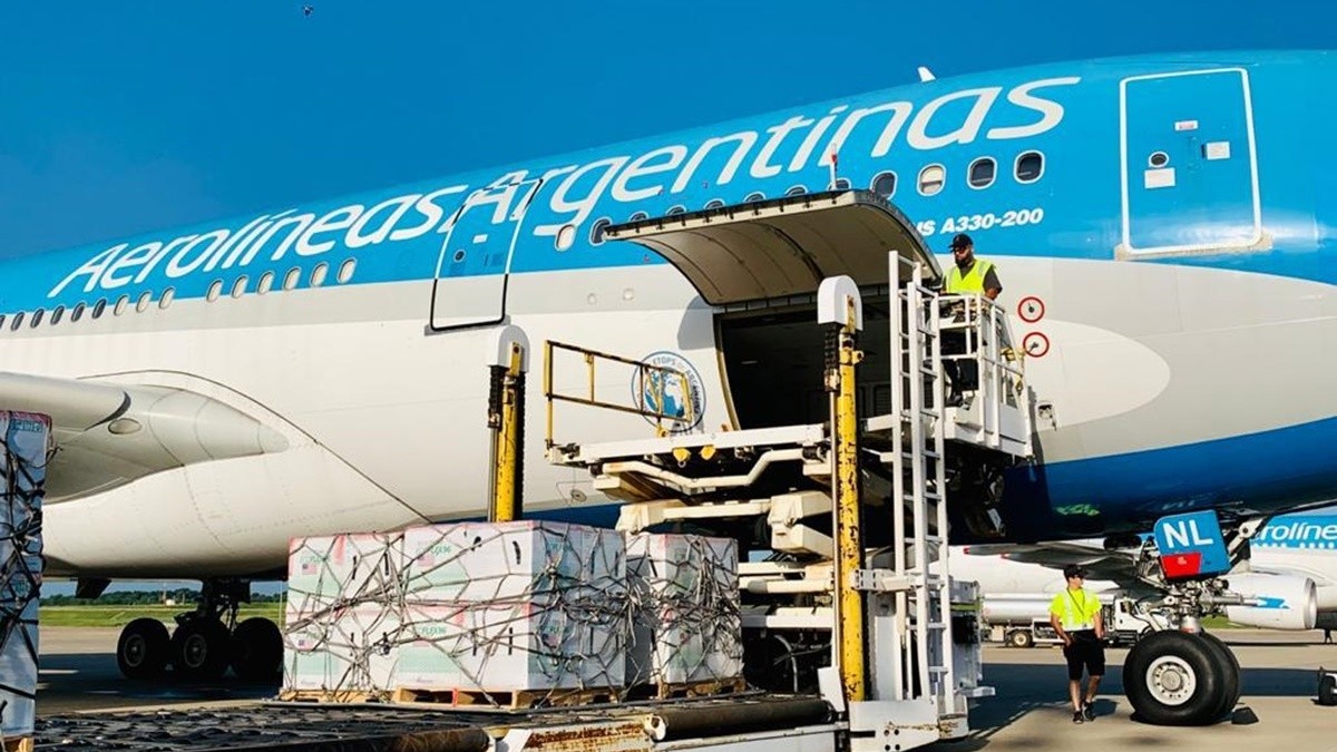 Llegaron al país más de 800.000 vacunas de AstraZeneca post thumbnail image