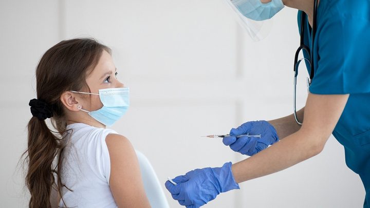 Mitos y verdades de las vacunas contra el COVID para chicos