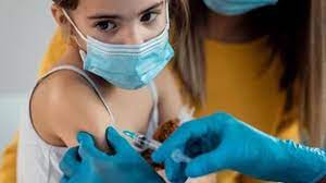 Covid: comienza a aplicarse la vacuna de refuerzo a niñas, niños y adolescentes