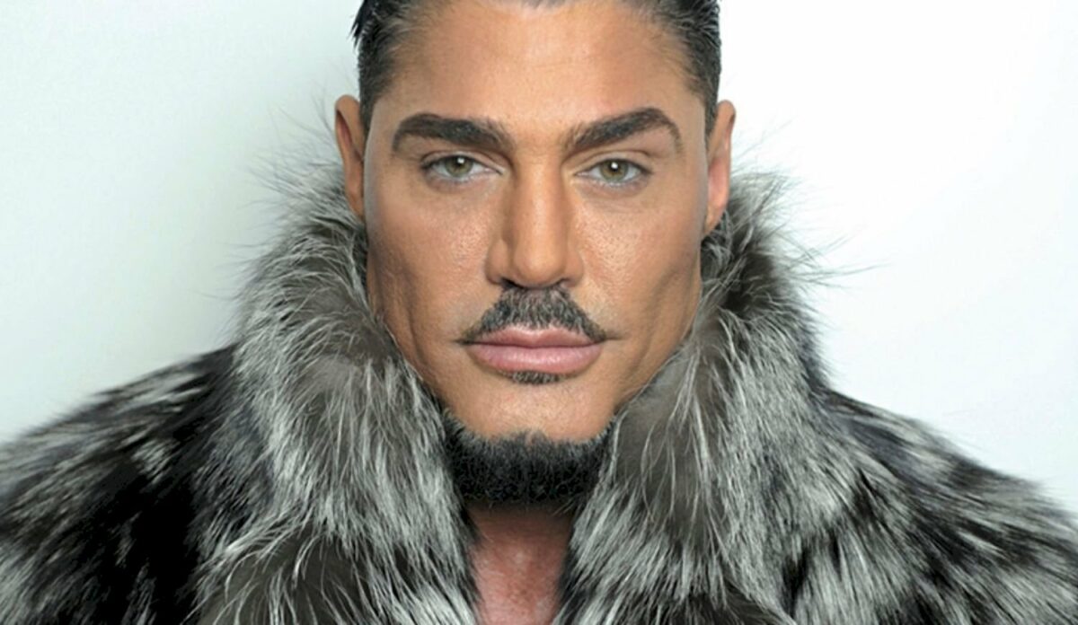 Llega “El comandante Fort”, acerca de “un mal millonario, irreverente y contradictorio” post thumbnail image