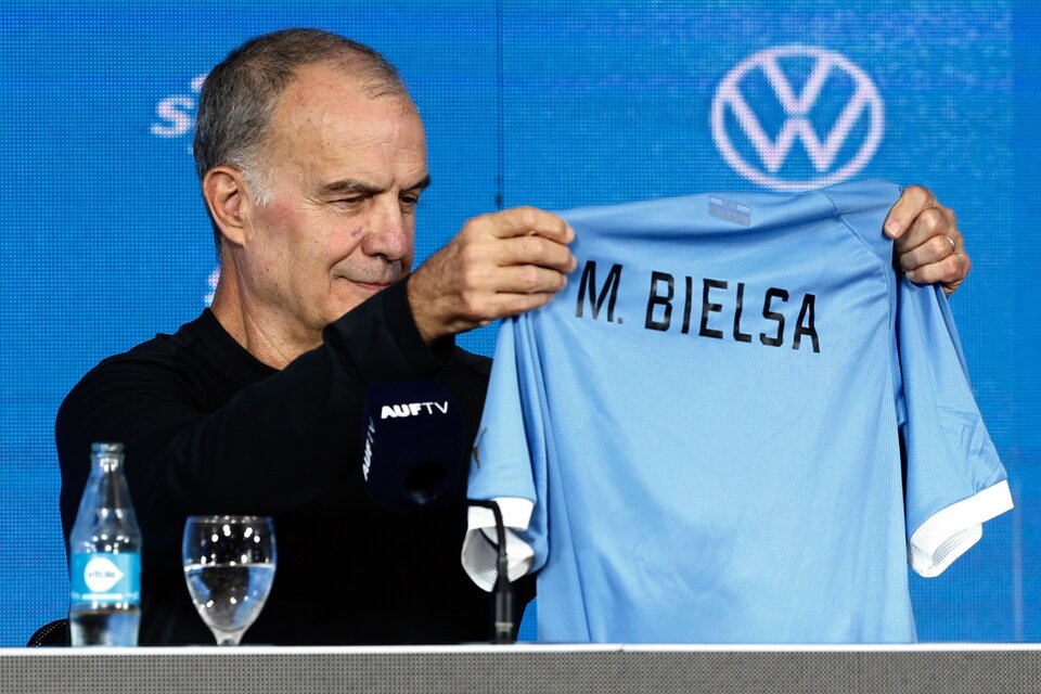 Marcelo Bielsa: “No tuvieron que convencerme de venir a Uruguay”