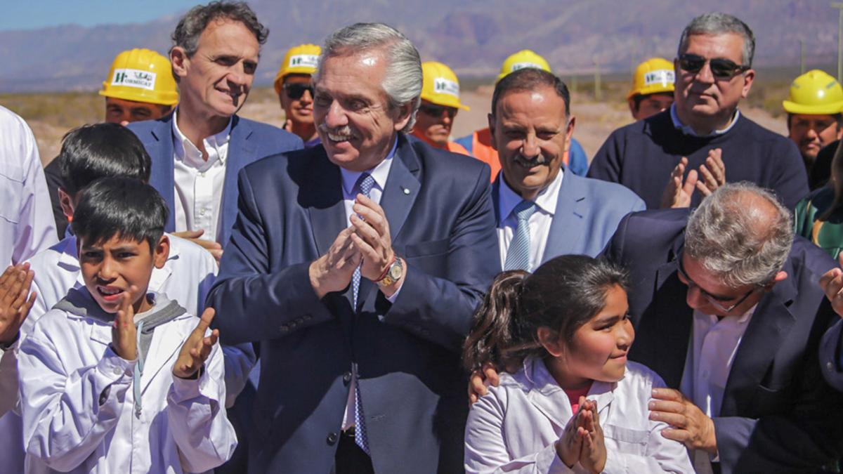 Fernández pidió a los empresarios que “no se quejen” y paguen el bono a los trabajadores post thumbnail image