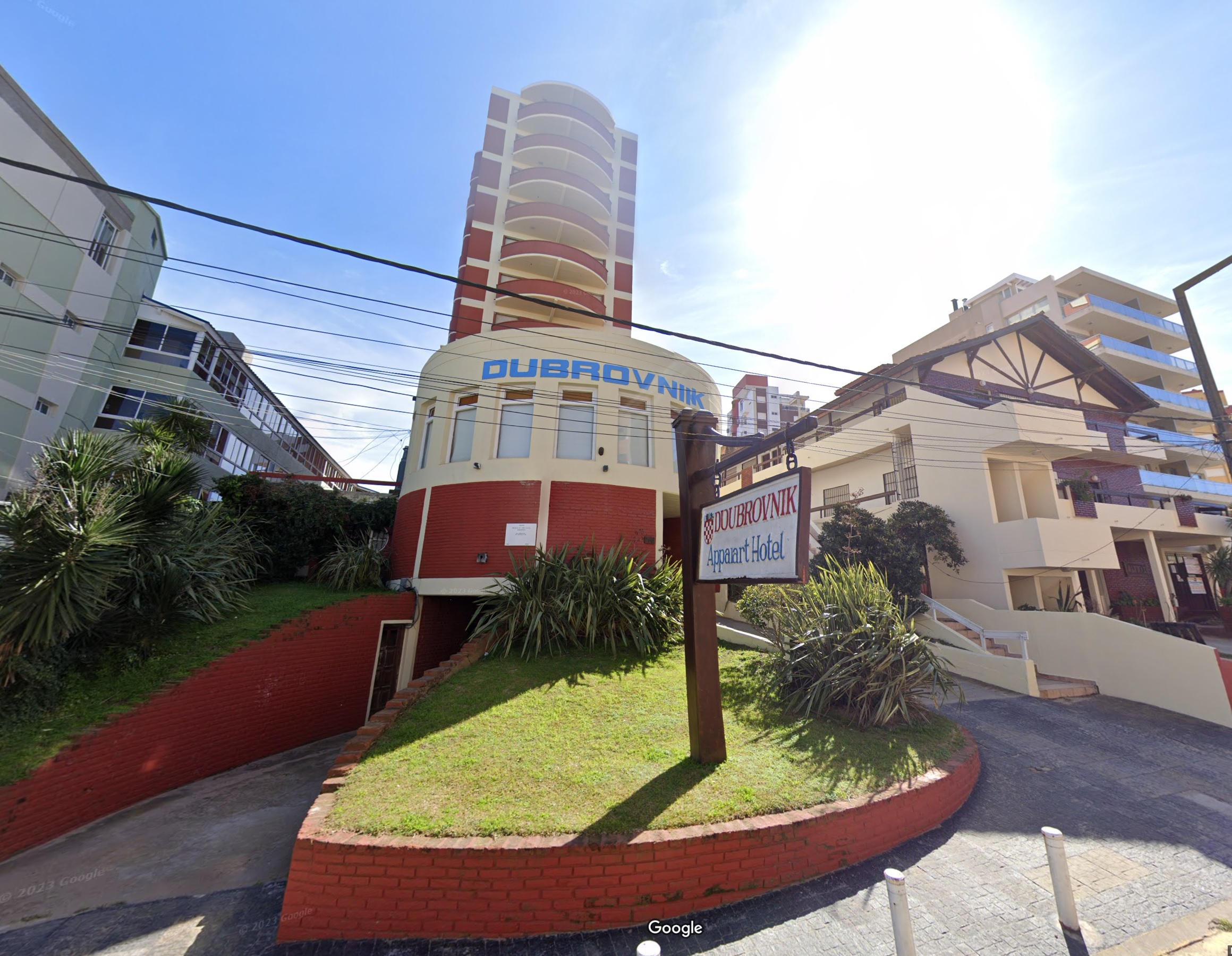 Se derrumbó un edificio en Villa Gesell y buscan personas entre los escombros post thumbnail image